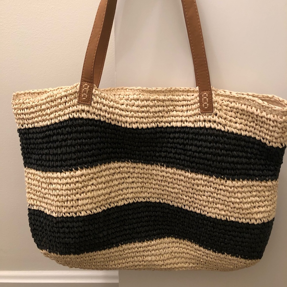 Straw black and tan tote - 19” L x 14” T